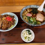 三ツ木屋食堂 - ラーメンと小カルビ丼セット