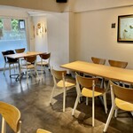 Cafe 6 - カフェのような雰囲気の店