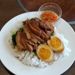 イーサン食堂 - 豚すね肉煮込みのせ御飯