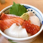 Tsukiji Sushikou - 北海丼のアップ