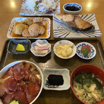 Ippei Sengyoten Segawa - 海鮮丼大盛り定食①鯛の子②お魚の塩焼き③タタキ→定食に変更④