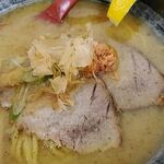 札幌鮭ラーメン麺匠 赤松 - 鮭節も掛かる