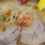 札幌鮭ラーメン麺匠 赤松 - 鮭フレークが一番鮭味でした。