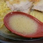 札幌鮭ラーメン麺匠 赤松 - スープ　鮭の味はどこ？