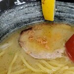 札幌鮭ラーメン麺匠 赤松 - レモンが刺さる