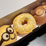 Krispy Kreme Doughnuts - ボックスセット ミニオン（3個）