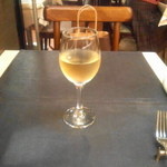 ビストロ エルエラ - で、お飲み物のついてきます（1杯だけど）