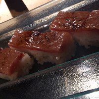 肉匠なか田 本店 - サーロインのにぎり寿司のアップ