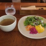 Kokuriya - セットのサラダとスープ