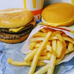 マクドナルド - 炙り醤油風ダブル肉厚ビーフ470円 チーズバーガーハッピーセット400円