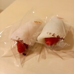 小樽新倉屋 - いちご大福 1個300円