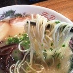 拉麺エルボー - ラーメンの麺は細麺