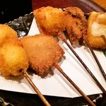 くし正 - ほろ酔いセットの串カツ（うずら卵、豚肉、チーズ、牛ヘレ、もち）
