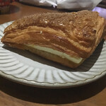 カタネベーカリー - クリームチーズデニッシュ　¥200