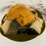 鮨 由う - ・静岡県産蒸し黒鮑の肝ペースト和えと
      　肝ペーストのシャリ和え