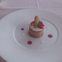 レオーネ・マルチアーノ - デザートは苺が鮮烈です。