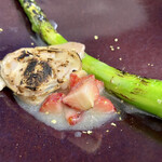 カーサ カルマ - おおきな地蛤の出汁が効いていて少し加熱して糖度が更に上がった苺のと不思議なマリアージュ