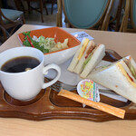 DONGURI - ブレンドコーヒー　¥360-
                        モーニング　¥0-