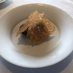 pesceco - 柑橘/ミルク
      ジャージー牛乳のチーズとミルクのジェラート、ジンの香りのチョコレート、デコポン、ジューシー柑