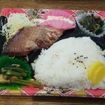 鞆の浦観光情報センター食堂 - 日替わり弁当 鯛のしょうゆみりん焼き (税込)500円　※開封後(2021.04.09)