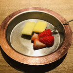 神楽坂 石かわ - 埼玉県産苺　あまりん　静岡県産マスクメロン