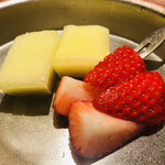 神楽坂 石かわ - 埼玉県産苺　あまりん　静岡県産マスクメロン