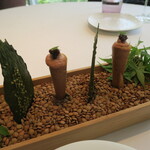 プレヴナンス - アオサチップ、鶏レバーコルネ