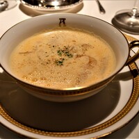 アピシウス - 小エビのカプチーノ風スープ　ベルモットの香り