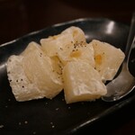 サキ ホール ヒビヤ バー - べったら漬けのクリームチーズ和え