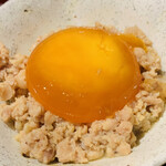 おみ乃 - ・そぼろと黄身醤油漬け