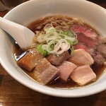 らーめん　かねかつ - ら〜めん　¥1,000
                                得肉三昧　¥700