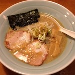 麺通 - らーめん（背油醤油）680円　半麺-50円　こってり