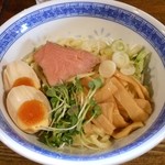 「油そば（700円）+味玉（100円）」です