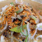 進来軒 - 胡椒、七味唐辛子いっぱい