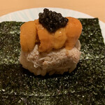 鮨 由う - ・港区巻き
      （北海道噴火湾産毛蟹とエゾバフンウニ
      　由うオリジナルキャビアのせ）