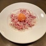 ビストロ ペリメニ - 仙台牛コンビーフと漬け卵黄