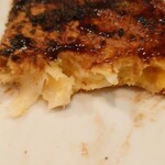 お好み焼き 不二家 - ●不二家ランチ　700円　
            イカお好み焼き小の断面　何だか薄力粉とキャベツ的な、、、