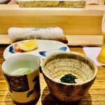 日本橋 蕎ノ字 - ☆蕎麦の実と浜名湖産の舞阪生海苔。
      ☆シジミと昆布出汁。