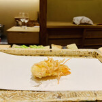 日本橋 蕎ノ字 - ■車海老の頭
      ☆一つ目は塩で頂く。
      
      