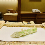 日本橋 蕎ノ字 - ◆アスパラガス（静岡・島田産）
      ◎甘くてみずみずしい。一つ目は塩で頂く。