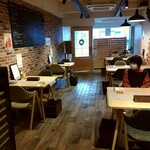 ビストロ　ボン・モマン - 店内(道路側)