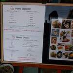 ビストロ　ボン・モマン - 入口のメニュー