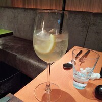 モノリス - サワーポメロという柑橘を用いたノンアルコールカクテル。  