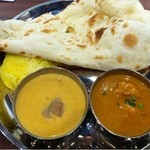 インド料理 ムンバイ - カレー二種ランチ990円 サラダ付