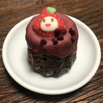 立町カヌレ+ - イチゴカヌレ 248円