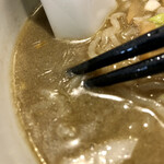 江戸前煮干中華そば きみはん - 薄膜が張るほどの濃厚スープ