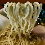 江戸前煮干中華そば きみはん - 加水率の高い縮れ細麺