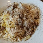 trattoria kappa - カチョエペペ。ごろごろ挽き肉と新玉葱が入ってます。