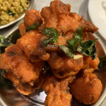 スリマンガラム - カリフラワーパコラ。カリフラワーを最も美味しくご馳走化できるのがインド料理だとオレは思ふ。