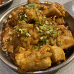 スリマンガラム - スリマンガラムチキンドライ
      割と刺激ある辛さとスパイシーさ。ビール必須！